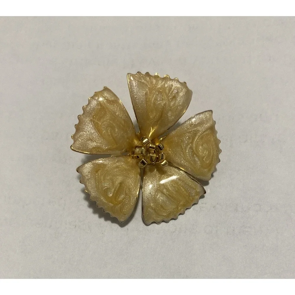 Vintage Yellow Enamel 5 Petal Flower Gold Tone Pin‎ Brooch